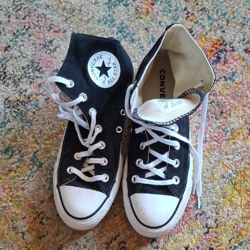Women's Converse Chuck Taylor Black and White High-Tops size 7